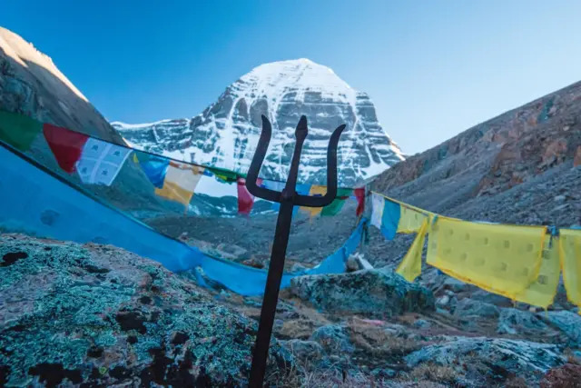 કૈલાશ-માનસરોવર યાત્રા કયા બે રૂટ પર થાય છે, અરજી કરતી વખતે કઈ બાબતો ધ્યાનમાં રાખશો?