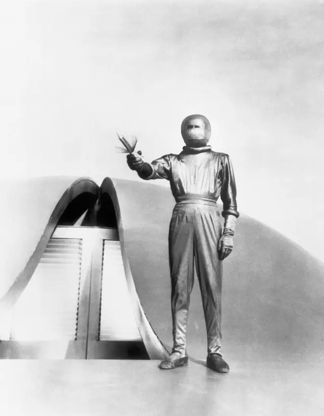 1951 साली आलेल्या 'द डे द अर्थ स्टूड स्टिल' या चित्रपटातील परग्रहवासी