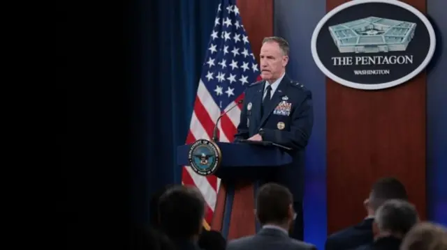 ઇઝરાયલની સેનાનું કહેવું છે કે તેણે ઈરાનની રાજધાની તહેરાનમાં 'એકદમ ચોક્કસ' નિશાન સાથે હુમલા કર્યા છે. ઈરાનના સરકારી માધ્યમોએ રાજધાની તહેરાનમાં અનેક ધડાકાની પુષ્ટિ કરી.