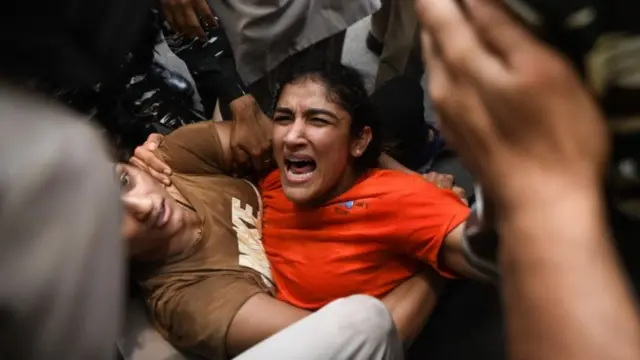 மல்யுத்த வீரர்கள் போராட்டம் வாபஸ்