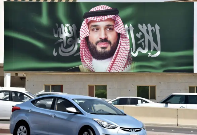 صورةً لولي العهد السعودي الأمير محمد بن سلمان (MBS) في العاصمة الرياض