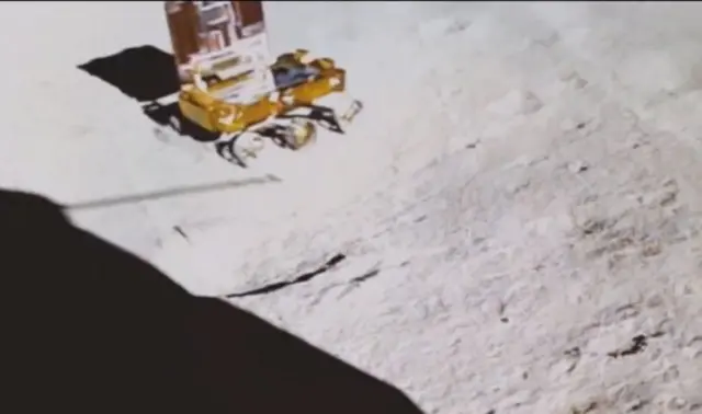 ચંદ્ર પર આગળ વધતું પ્રજ્ઞાન