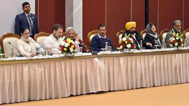 इंडिया गठबंधन की बैठक में राहुल गांधी और अरविंद केजरीवाल