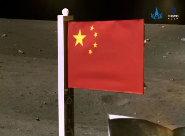 Le drapeau de la Chine posé sur la lune