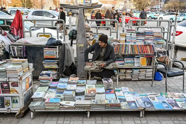 بازر کتاب پلورنځی