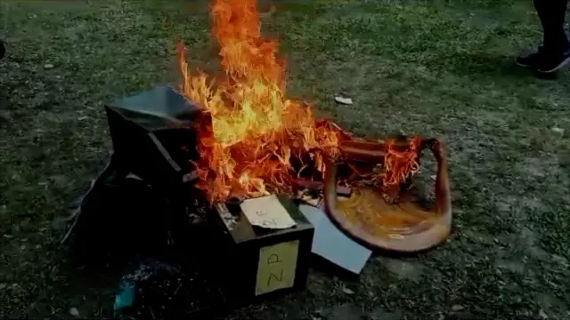 ব্যালট বাক্স জ্বালিয়ে দেওয়া বা জলে ফেলে দেওয়া একেবারই নতুন দৃশ্য