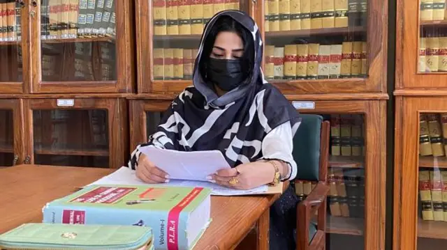 فوزیہ مینگل