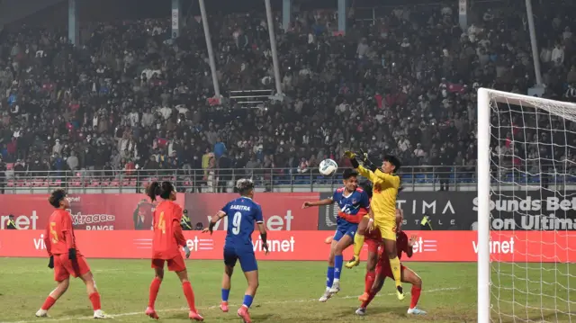 म्यान्मार र नेपालका महिला फुटबल टोलीको खेल