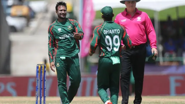 বোলিং-এও সাকিব ছিলেন অনেক খরুচে, ১৮ বলে ৩৭ রান দিয়েছেন তিনি