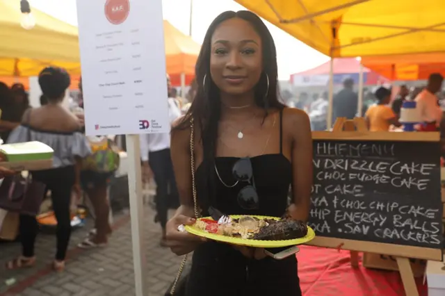 Slay queens turn up to chop better food