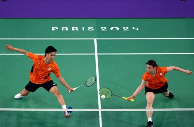 3位決定戦を戦う渡辺（左）と東野のペア（2日）　