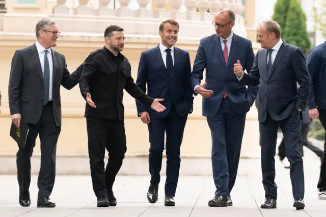 دونالد توسک، فریدریش مرتس، امانوئل مکرون، ولودیمیر زلنسکی و کی&zwnj;یر استارمر