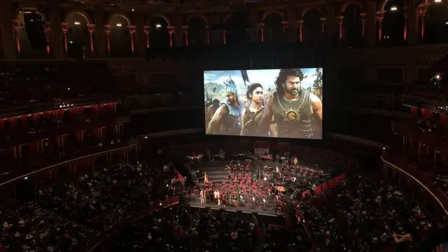 புகழ்பெற்ற ராபர்ட் ஹால் அரங்கத்தில் பாகுபலி 1