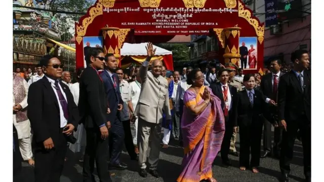 အိန္ဒိယသမ္မတနဲ့ ဇနီးဟာ ရန်ကုန်မှာရှိတဲ့ ရှရီ ကာလီ ဟိန္ဒူဘုရားကျောင်းနဲ့ မဂိုဘုရင် ဗဟာဒူး ဇဖါရ်ရှားရဲ့ ဂူဗိမာန်ကို သွားရောက်ခဲ့