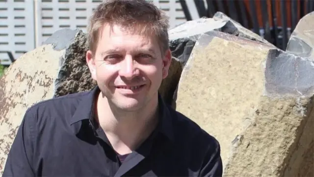 જર્મની સિવાય ઑલિવર નેબેલ પણ શોધ કરવાવાળામાં સામેલ હતા.