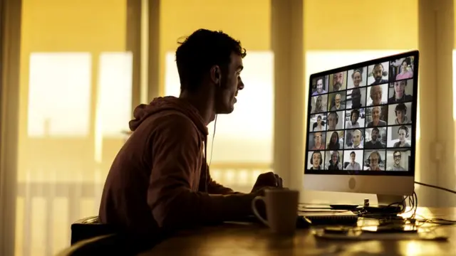 Нейтральный задний план - это то, что нужно для делового видеообщения