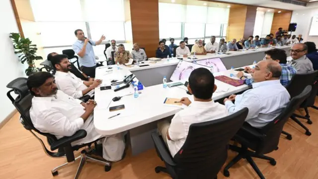 తెలంగాణ సీఎంతో సినీ ప్రముఖులు సమావేశం