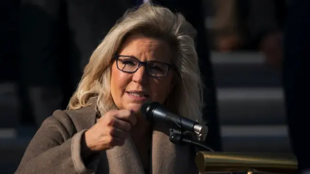 Liz Cheney s'exprime devant le Capitole américain le 10 décembre 2020 à Washington, DC.