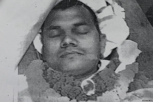 चिता पर लेटा वो 'मुर्दा' आदमी