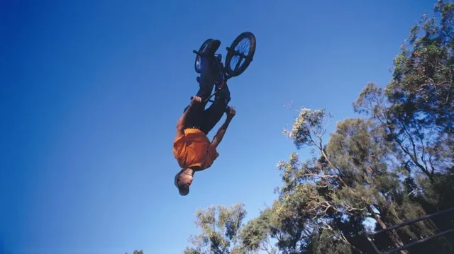 மக்கள் ஏன் ஆபத்தான ரீல் வீடியோக்களை உருவாக்குகிறார்கள்? 