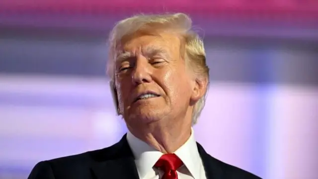 డోనల్డ్ ట్రంప్ 