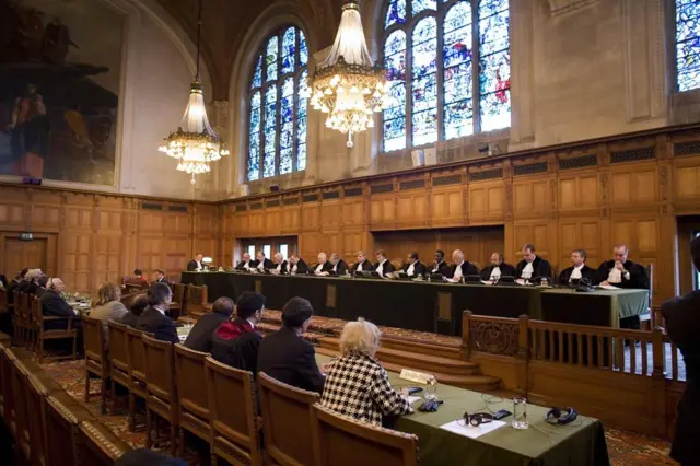 ကုလသမဂ္ဂ လုံခြုံရေးကောင်စီ အမြဲတမ်းအဖွဲ့ဝင် နိုင်ငံတွေက တရားသူကြီးတွေ တစ်ယောက်စီ ပါဝင်ပါတယ်။