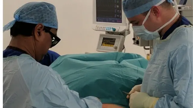 د احمد ومساعده اثناء العملية