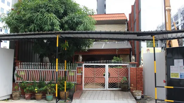 బౌద్ధ ప్రార్థనా స్థలంగా ఈ ఇల్లును ఉపయోగిస్తున్నారు