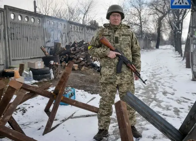 Андрій Парубій на блокпосту в Києві на початку російського вторгнення у 2022 році