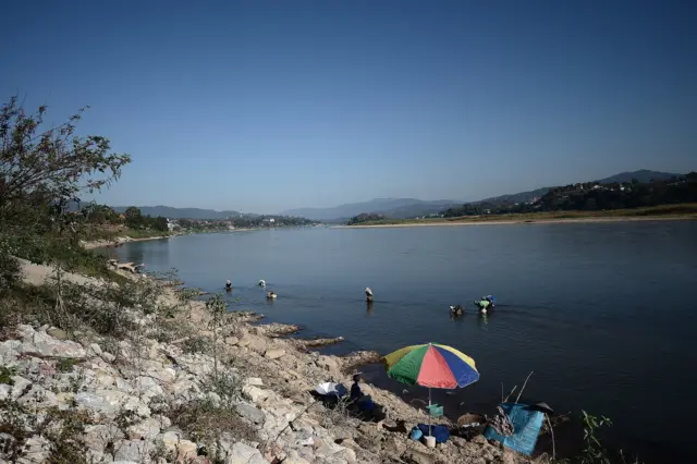 แม่น้ำโขง, กรอบความร่วมมือการประชุมแม่น้ำล้านช้าง-โขง, คณะกรรมาธิการลุ่มแม่น้ำโขง, MRC, หวัง อี้, กระทรวงการต่างประเทศจีน, ไก, สาหร่ายน้ำจืด, เชียงของ, เชียงราย, ผลกระทบ, เขื่อน, มณฑลยูนนาน, แม่น้ำล้านช้าง, สำนักเลาขาธิการความร่วมมือแม่น้ำล้านช้าง-โขง