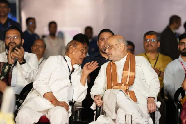 યોગેશ પટેલ અમિત શાહ સાથે
