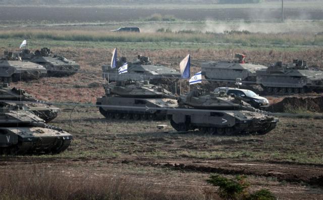 Tanques israelíes en la fontera de la Franja de Gaza