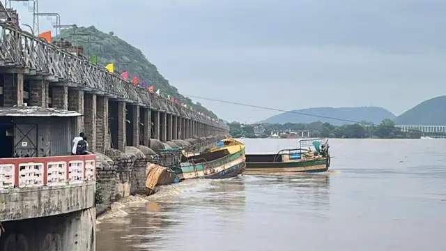 ప్రకాశం బరాజ్, విజయవాడ, వరదలు, అజిత్ సింగ్ నగర్