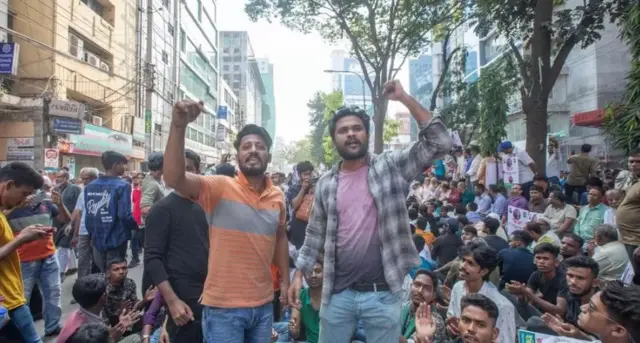 विपक्षी कार्यकर्ता