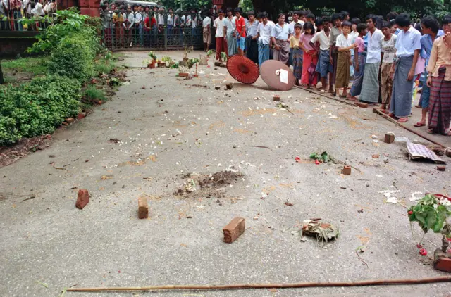 ၁၉၈၈ ရန်ကုန်ဆေးရုံကြီးမှာ ပစ်ခတ်ခံရသူတွေအတွက် အမှတ်တရပြု