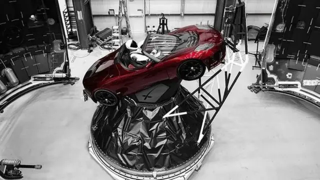 Автомобіль Ілона Маска