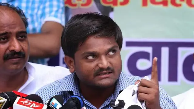 પાટીદાર આંદોલન સાથે જોડાયેલા 14 લોકોનાં પોલીસ અને સુરક્ષાદળો સાથેના ઘર્ષણમાં મૃત્યુ થયાં હતાં અને હજારો યુવકો પર કેસ દાખલ કરાયા હતા