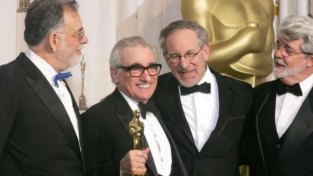 ২০০৭ সালে 'দ্য ডিপার্টেড' সিনেমার জন্য অস্কার জিতে পুরস্কার হাতে পরিচালক মার্টিন স্করসেজি।