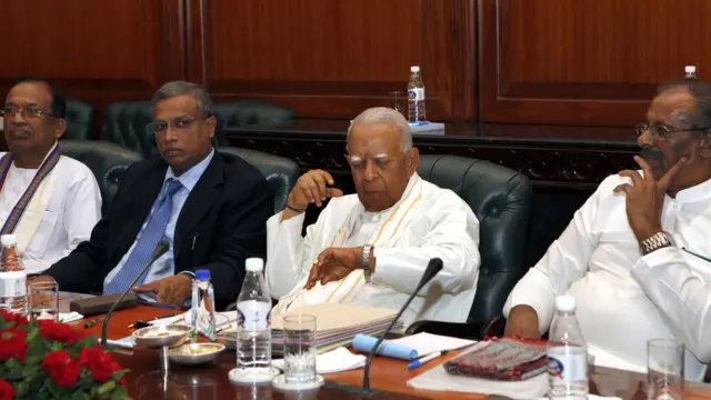 දෙමළ ජාතික සන්ධානයේ මන්ත්‍රීවරුන් පිරිසක්