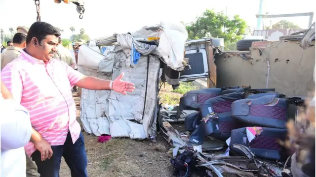 కర్నూలు రోడ్డు ప్రమాదం