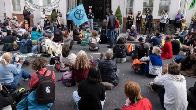 기후운동단체 '멸종저항(Extinction Rebellion)'은 정상 회담동안 일련의 시위를 계획하고 있다