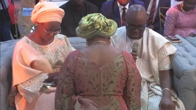 Fayose ati iyawo rẹ n se adura fun ọmọ wọn