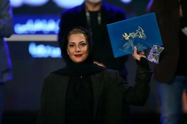 طناز طباطبایی برنده جایزه بهترین نقش اول زن پیشتر برای "شنای پروانه" جایزه بهترین بازیگر نقش مکمل زن را دریافت کرده بود