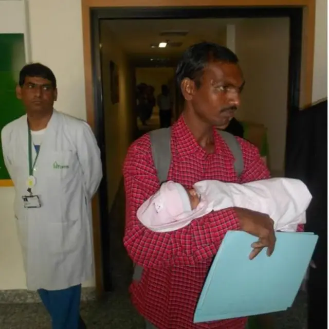 ببلو اپنی بیٹی دامنی کے ساتھ