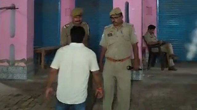 अमेठी घटनास्थल के पास मौजूद पुलिस वाले