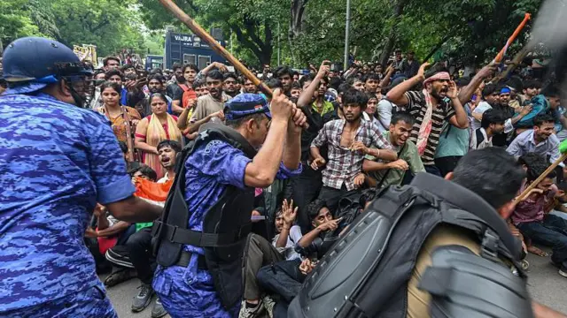 आरएएफ़ और प्रदर्शनकारी