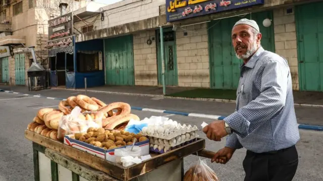 بائع في شارع في بيت لحم
