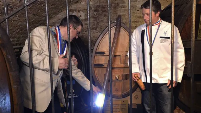 Sejak 1935, Hôpital civil de Strasbourg punya hubungan kerjasama saling menguntungkan dengan Ruang Penyimpanan Wine Bersejarah milik Rumah Perawatan Strasbourg.