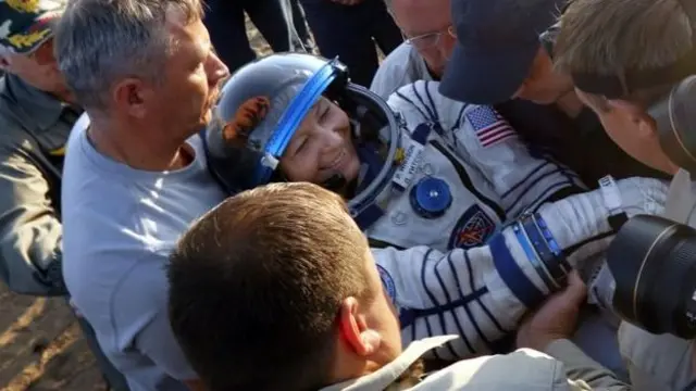 விண்வெளியில் நீண்ட நாட்கள் கழித்து சாதனை