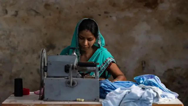 महिला शिलाई मशीन 